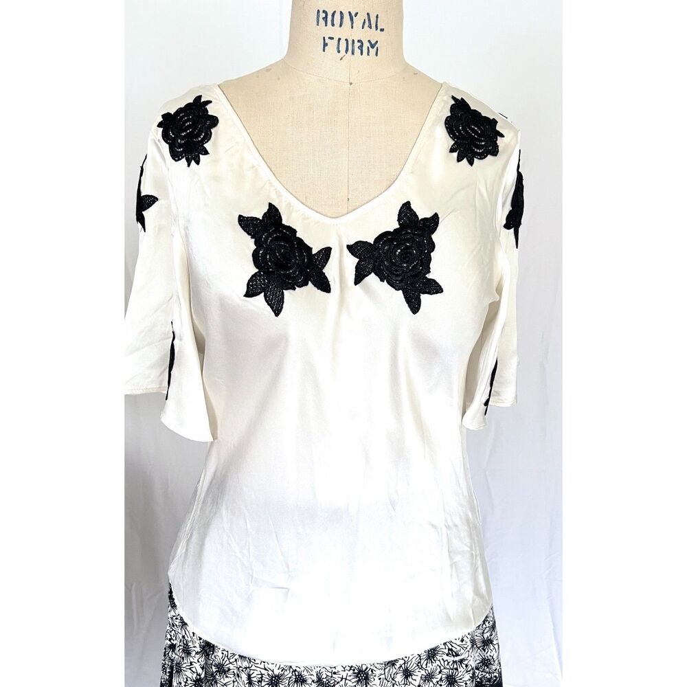 Jenny Han White Silk SatinTop with Black Lace Embroidery Large